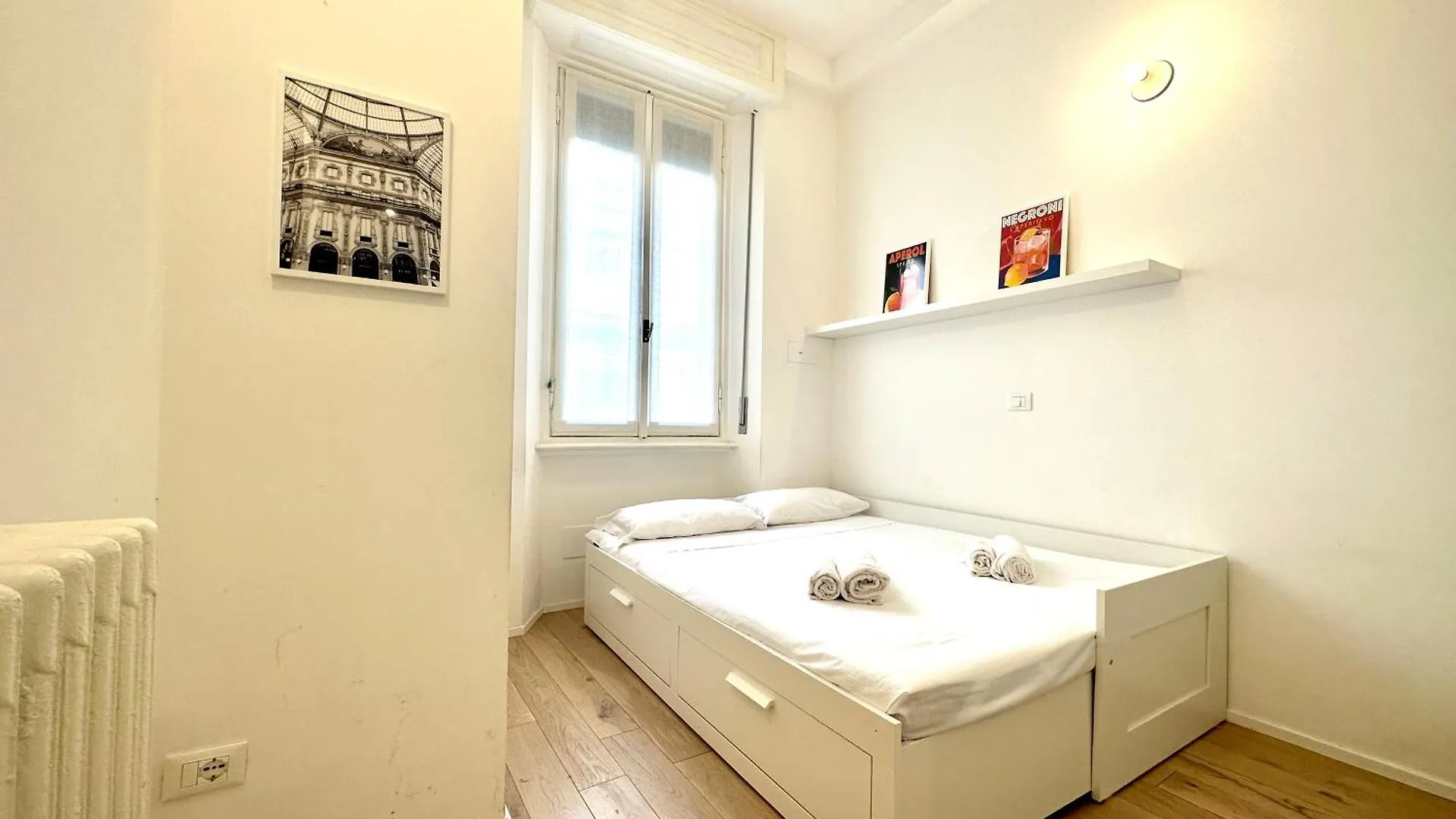 The White House In Milan Apartment